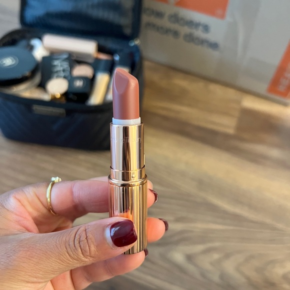 LIKE NEW Charlotte tilbury lipsticks - Picture 6 of 9